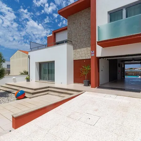 Semesterbostad O Cantinho Entre A Ria E O Mar - With Hot Water Pool Year Round -
