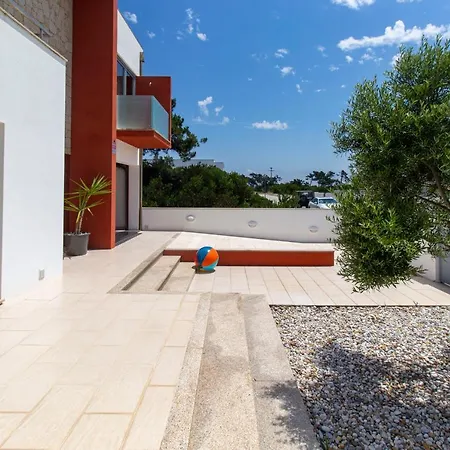 O Cantinho Entre A Ria E O Mar - With Hot Water Pool Year Round Feriehus *