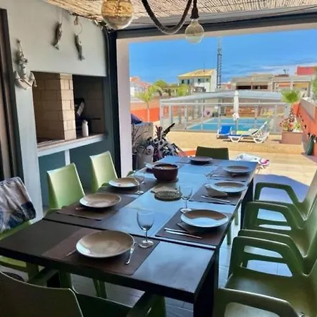 O Cantinho Entre A Ria E O Mar - With Hot Water Pool Year Round Feriehus *