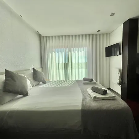 O Cantinho Entre A Ria E O Mar - With Hot Water Pool Year Round Semesterbostad