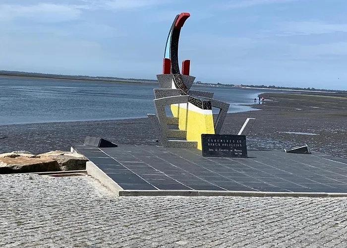 O Cantinho Entre A Ria E O Mar - With Hot Water Pool Year Round Casa de Férias *