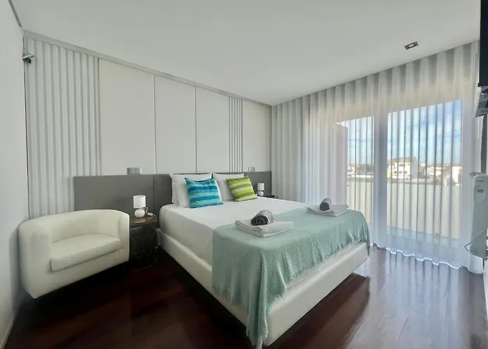 O Cantinho Entre A Ria E O Mar - With Hot Water Pool Year Round